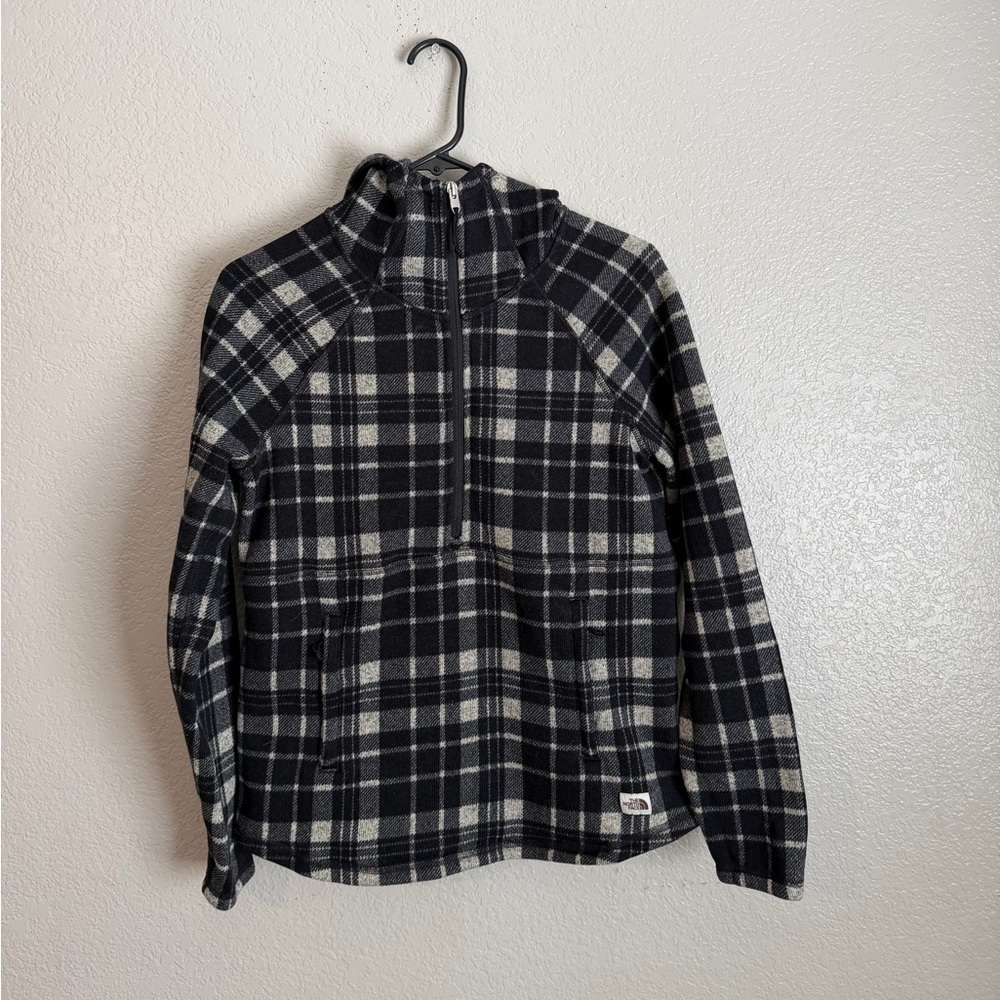 The north face women’s plaid crescent hoooded half zip pullover size M